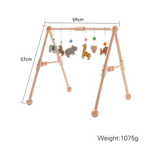 Tapis d'éveil triangulaire en bois de qualité supérieure pour bébé, avec pendentifs animaux en peluche, idéal pour le sport et le fitness des nouveau-nés - Product Image 6
