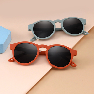 <span class=keywords><strong>Occhiali</strong></span> <span class=keywords><strong>da</strong></span> <span class=keywords><strong>Sole</strong></span> Colorati e Carini in Silicone Flessibile Polarizzati per Bambini e Ragazzi - Product Image 2