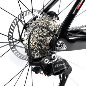 Vélo de route 700C en carbone avec frein à disque hydraulique <span class=keywords><strong>105</strong></span> / R7120 - 2*12S à travers l'essieu Aero Racing Frame Carbon Road Bike - Product Image 4