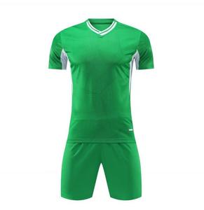 25 maillots de football hautement personnalisés. Nous prenons en charge les commandes que nos concurrents n'osent pas prendre en charge. Contactez-nous pour plus d'informations. - Product Image 6