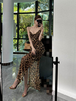 Robe longue maxi moulante pour femme à imprimé léopard, bretelles spaghetti, dos lacé, décolleté plongeant en V, fente latérale, pour soirée et vacances