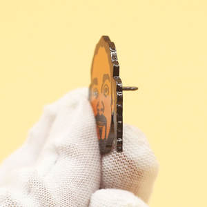 Buon prezzo spille all'ingrosso popolare cantante <span class=keywords><strong>Rap</strong></span> americano Rock <span class=keywords><strong>Hip</strong></span>-<span class=keywords><strong>hop</strong></span> spilla in smalto duro - Product Image 3