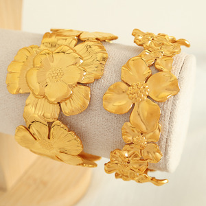 Camellia <b>Titanium</b> Steel Bracelet Flower Design Unisex Jewelry Wholesale - Product Image 1