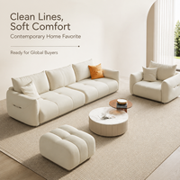 Canapé sectionnel capitonné crème, fauteuil et ottoman, ensemble de sièges spacieux et doux, style minimaliste, luxe moderne pour la maison