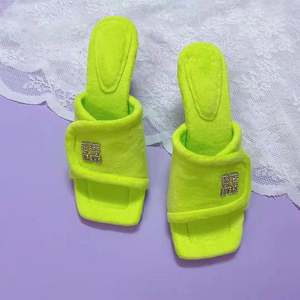 Chat talon pantoufles femmes hiver fourrure fourrure décoration haut bout carré talon moyen fourrure talon chaussures femmes beaucoup de couleur - Product Image 5