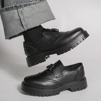 Nouveaux Mocassins à Enfiler Printemps 2026 en Stock Usine, Chaussures Brogues Noires et Blanches à Semelle Épaisse, Chaussures en Cuir Sculpté Vintage