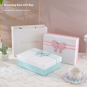 صندوق هدايا مستطيل جديد بالجملة مع غطاء وشريط، صندوق فارغ للمستحضرات التجميلية أو الأوشحة، مصنوع من الورق المقوى المعاد تدويره مع طباعة بالختم - Product Image 1