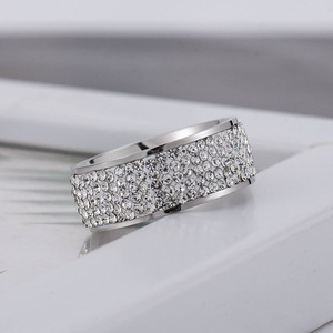 แหวนสแตนเลสประดับเพชรหลายแถว ของขวัญเครื่องประดับสำหรับคู่รัก ดีไซน์หรูหราทันสมัย - Product Image 3