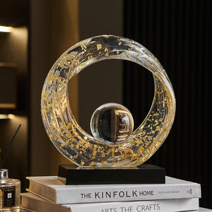 Op maat gemaakte harskunst beeldje handgemaakt huisdecoratie figuur op maat gemaakte transparante hars ambachten - Product Image 3