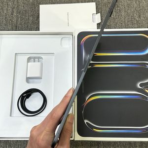 แท็บเล็ตมือสองคุณภาพสูง รุ่น Pad Pro M5 13 นิ้ว WiFi เวอร์ชั่นอเมริกา เกรด A+ พร้อมอุปกรณ์เสริมแท้ มีรอยขีดข่วนเล็กน้อย - Product Image 4