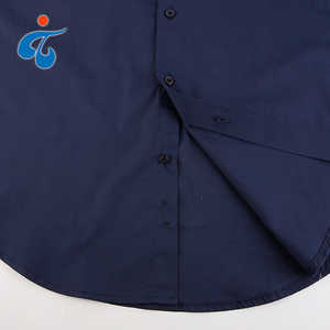 Venta al por mayor de encargo <span class=keywords><strong>azul</strong></span> <span class=keywords><strong>marino</strong></span> de algodón polivinílico <span class=keywords><strong>para</strong></span> hombre de manga larga Oem Hotel uniforme <span class=keywords><strong>camisa</strong></span> - Product Image 5