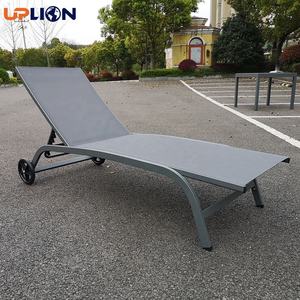 Uplion Chaise de plage en aluminium pour l'extérieur Lit de détente avec roues Chaise longue pour piscine - Product Image 2