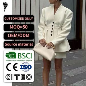Nuevo Diseño, Chaqueta Blanca Sólida con Pliegues en la Parte Superior, Estilo A-line para Mujer, Corte Entallado, Cuello en V, Cierre de un Solo Botón, Abrigo Elegante para Dama - Product Image 1