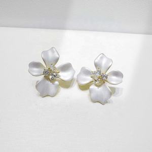 Prix usine Boucles d'oreilles en argent sterling 925 Plata, motif fleur émaillée, design de luxe exagéré pour soirée occidentale, colorées, collection Printemps - Product Image 1