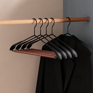 Percha de metal engrosada sin costuras <span class=keywords><strong>para</strong></span> <span class=keywords><strong>ropa</strong></span>, con protección antihombros, <span class=keywords><strong>para</strong></span> trajes y uso doméstico - Product Image 2
