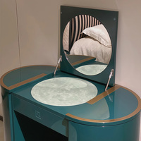 Coiffeuse moderne italienne minimaliste de luxe léger en bois massif vert émeraude avec miroir pliant réglable et rangement pour chambre à coucher