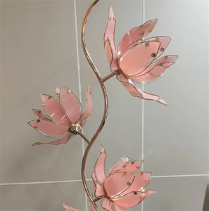 Meilleures ventes TikTok aux États-Unis. Nouvelle lampe de sol en métal de luxe léger en forme de fleur de lotus, verre de qualité supérieure, décoration pour salon et chambre à coucher. - Product Image 6