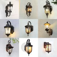 Applique murale extérieure rétro Crown en bronze noir, étanche, avec verre grainé, pour villa, vente en gros, personnalisable, OEM, directement de l'usine, inspectée par le contrôleur de qualité