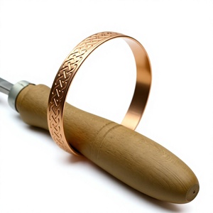 Bracelet en cuivre artisanal unisexe, ajustable, motif tressé, finition antique, prix d'usine - Product Image 1