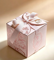 Boîte cadeau carrée élégante à motifs floraux, avec ruban décoratif, pour bonbons et chocolats, idéale pour les fêtes de mariage
