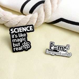 Venta caliente 'Science Is Magic' Metal Crafts Broche Pin Insignias de solapa Creative Fun Energy Quote Letters Frases Fruit-Themed Pin - Product Image 2
