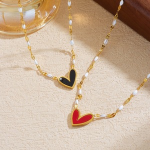 Cadena <span class=keywords><strong>de</strong></span> Labios Chapada en <span class=keywords><strong>Oro</strong></span> Simple y Moderna con Colgante en Forma <span class=keywords><strong>de</strong></span> Corazón Negro y Rojo, Collar <span class=keywords><strong>de</strong></span> Acero Inoxidable para Mujer - Product Image 3