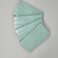 Ensemble de Mahjong Américain Premium en Acrylique à Quatre Couches, Vert Menthe, avec Dos Sandwich Bleu Marine, et Jeu de Société avec des Cartes Jokers au Design Chapeau de Bouffon Fantaisiste, Coffret Cadeau