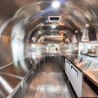 Remorque alimentaire mobile à 4 roues en acier inoxydable avec four, friteuse, table vapeur, pour restauration commerciale, personnalisable, pour snacks et bière