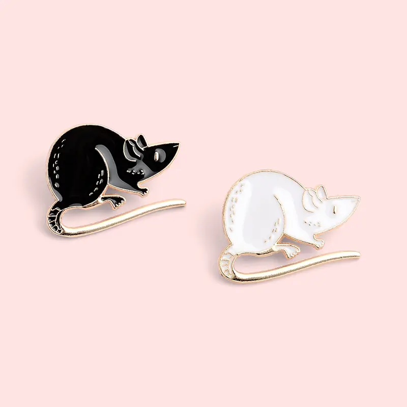 Custom Black White Couple Foraging Mouse Enamel Pins Cute Animals Pins Brooches Badges Fashion Pins Gifts for Friends Wholesale
