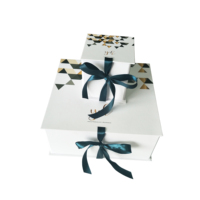 Set Regalo Personalizzato Eco-Friendly con Scatola Rigida e Borsa Abbinata, Nastro in Raso, Design Elegante, Chiusura Magnetica, Quattro Colori