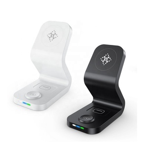 Livraison <span class=keywords><strong>gratuite</strong></span> Station de charge rapide 3 en 1 Chargement rapide sans fil magnétique 15W Chargeur de téléphone sans fil pour téléphone série 15 - Product Image 3
