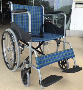 Silla de Ruedas Ligera con Reposabrazos Abatibles y Reposapiés Desmontables para Rehabilitación de Fracturas y Recuperación Postoperatoria - Product Image 5