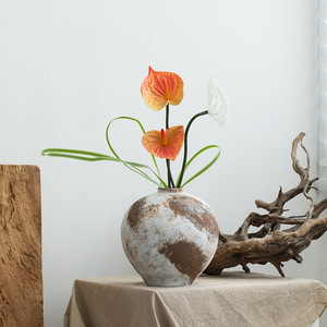 Vase en céramique de style vintage Wabi Sabi avec glaçure texturée rugueuse pour la présentation de fleurs séchées dans le salon, décoration d'hôtel boutique - Product Image 4