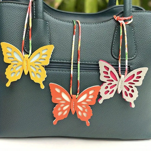 YY Stock Hollow Out <span class=keywords><strong>Butterfly</strong></span> Keychain Cute Car Hanging Pendant PU Leather <span class=keywords><strong>Butterfly</strong></span> Bag Charm para regalos - Product Image 1