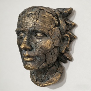 Applique murale décorative artisanale en bronze « Cracked Soul » - Product Image 1