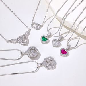 Collar con Colgante de Cruz de Plata de Ley S925 con Baño de Rodio, Resistente al Deslustre, con Circonita Cúbica 5A, Diseño Religioso Católico Cristiano de Jesús, Marca Dylam - Product Image 5