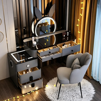 Table de maquillage pliable intelligente de luxe moderne avec miroir en verre à lumière LED et tiroirs de rangement pour chambre d'hôtel