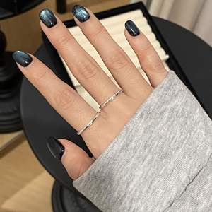 Anillo Circular con Letra Esmaltada en Plata de Ley S925, Incrustado con la Frase 'Long Live Your Life', Accesorio de Nicho para el Momento Presente - Product Image 2