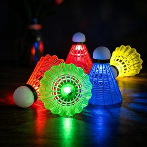 Volants <span class=keywords><strong>de</strong></span> <span class=keywords><strong>badminton</strong></span> LED ZHENAN 4/5/6 pièces en nylon, lumineux dans le noir, en plastique, pour sports intérieurs et extérieurs - Product Image 2