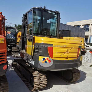 Excavatrice hydraulique sur chenilles de haute qualité utilisée Volvo EC60C en bon état d'occasion avec poids en ordre de marche de 6 tonnes en vente - Product Image 1