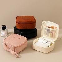Logo personnalisé d'usine nouvelle couleur unie petit rouge à lèvres sac de rangement Mini PU cuir maquillage cosmétique pochette Portable fermeture éclair échantillon gratuit