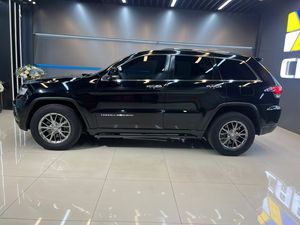 2017 <span class=keywords><strong>Jeep</strong></span> <span class=keywords><strong>Grand</strong></span> <span class=keywords><strong>Cherokee</strong></span> (Importación) 3.0L Comfort Nav Plus SUV de lujo seminuevo - Product Image 4