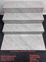 Carreaux d'escalier en porcelaine gris clair antidérapants, marches rectangulaires brillantes à veinage marbré pour escalier intérieur, vente en gros