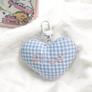 LLavero de corazón a cuadros azul y blanco, cadenas de amor de algodón, colgante de bolso bonito, anillos de mujer, felpa femenina - Product Image 3