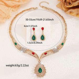 Ensemble collier et boucles d'oreilles pour femme en alliage de zinc doré, creux, avec strass en résine verte, best-seller transfrontalier Europe-Amérique - Product Image 2