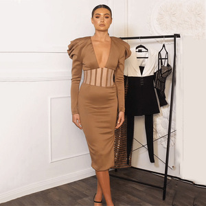 Vestido de Noche Translúcido Estilo Europeo Americano con Aberturas y Parches, Cuello en V, Manga Larga y Abertura Midi - Product Image 2