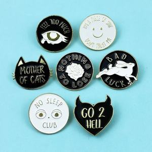 Al por mayor: Broches <span class=keywords><strong>de</strong></span> metal esmaltados retro con diseños <span class=keywords><strong>de</strong></span> dibujos animados, <span class=keywords><strong>de</strong></span> la suerte desastrosa, infantiles y para mujer, con diseño <span class=keywords><strong>de</strong></span> gato, temática <span class=keywords><strong>de</strong></span> hadas y broches <span class=keywords><strong>de</strong></span> gatos <span class=keywords><strong>madres</strong></span> con la temática 'Feel Too Much' - Product Image 3