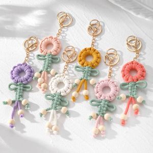 Nuevo y Bonito Llavero de Flores Tejido a Mano, Colgante Simple Estilo Boho para Mochila, Adorno Creativo para Bolso Estilo Chica Fresca - Product Image 1