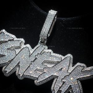 Collier Alphabet SOLO Hip Hop avec Pendentif Lettre en Argent 925 Plaqué Or, Moissanite Sertie en Canal et Perle d'Eau Douce – Tendance et Charme pour Fêtes - Product Image 3