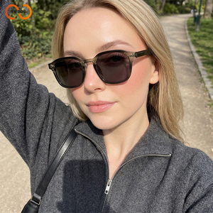 TWOOO T1785 Nouvelles Lunettes de Soleil Carrées Polarisées Logo Personnalisé Cloutées Classiques Haut de Gamme Tendance Monture Fine Simple Vente en Gros - Product Image 2